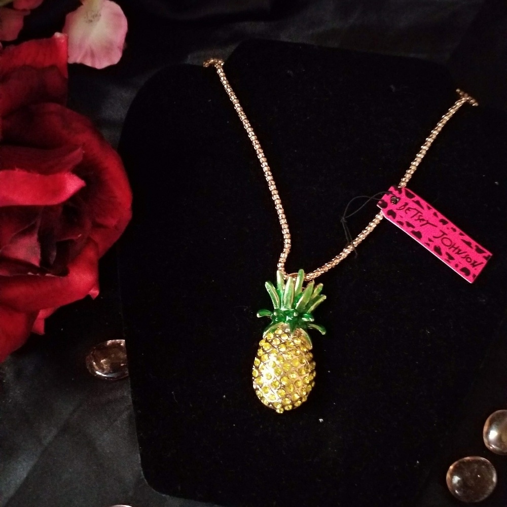 BNWT BETSY JOHNSON pineapple rhinestone necklace
